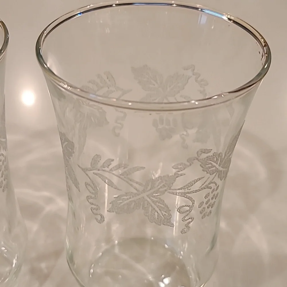 Gorgeous Pair/ Set Vintage Glasses